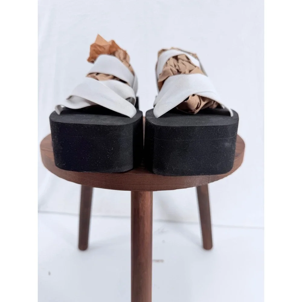 Jeffrey Campbell White Elastic Strap Black Platform Flatform Sandals 6 Cyber Y2K